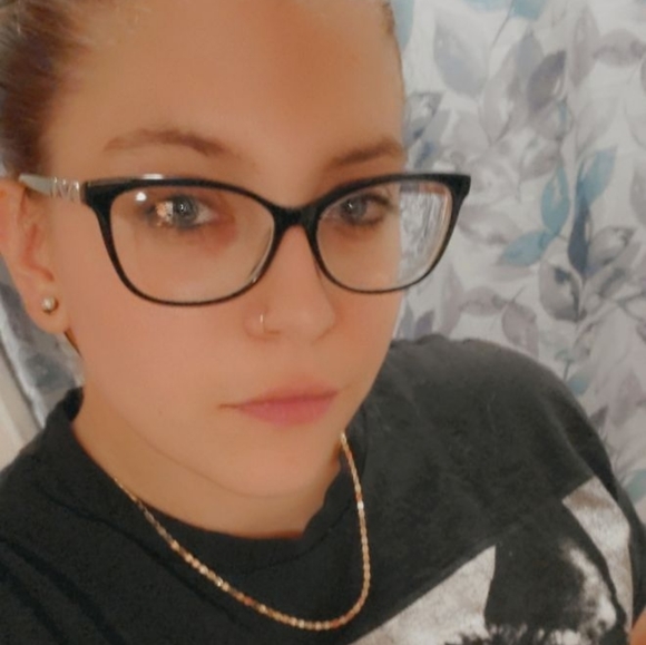 Meet your Posher, Allison - Picture 2 of 2